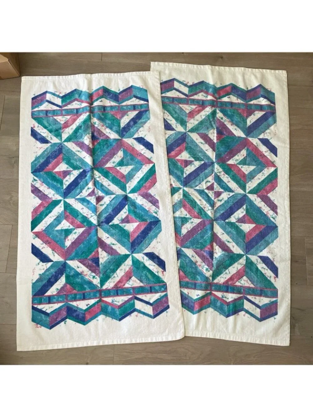 Vintage 80s Geometric Design Bathroom Towels Teal Pink White